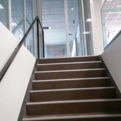 Escaleras interiores polideportivo